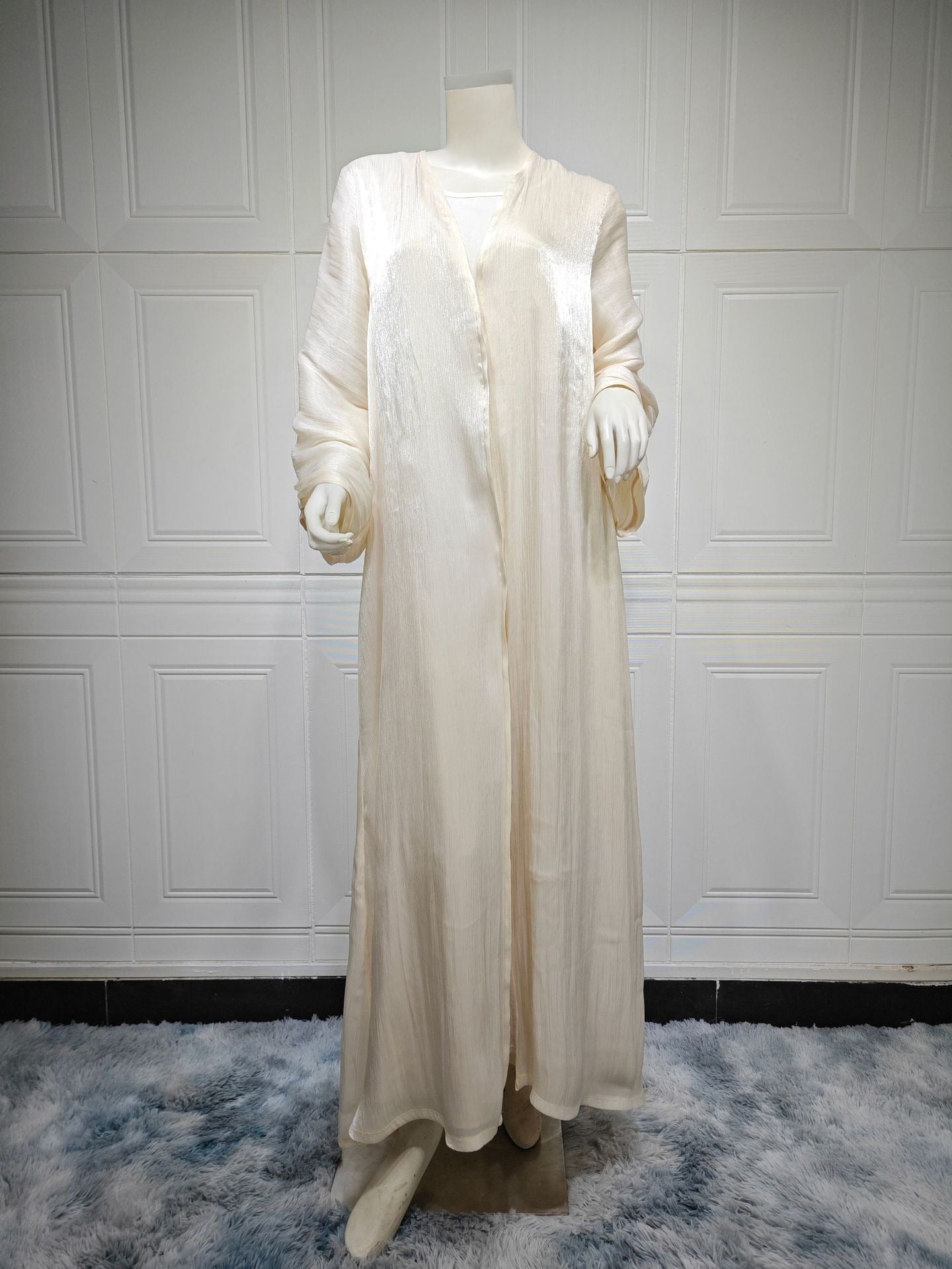 Women's Muslim robe Dubai wearing shiny silk dress