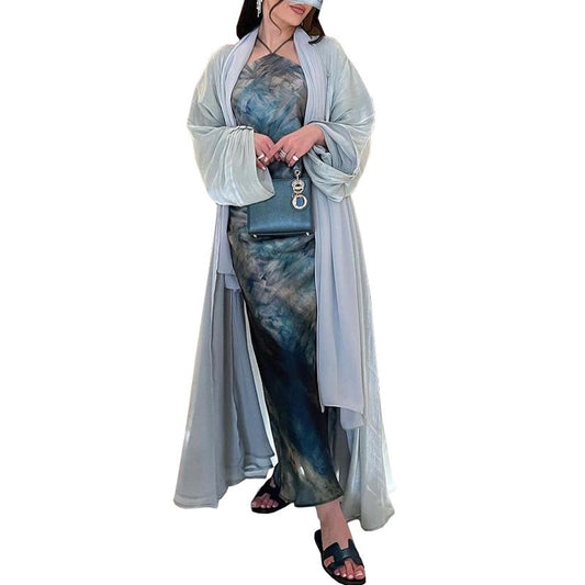 Women's Muslim robe Dubai wearing shiny silk dress